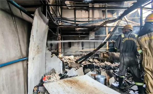 greater noida labor camp fire cylinder