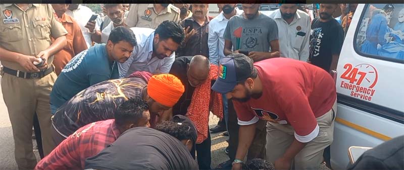 ਪੰਜਾਬ: ਸਕੂਟਰੀ ਤੇ ਟਰੱਕ ਵਿਚਾਲੇ ਜ਼ਬਰਦਸਤ ਟੱਕਰ, ਵਿਦੇਸ਼ੋਂ ਛੁੱਟੀ 'ਤੇ ਆਏ ਵਿਅਕਤੀ ਦੀ ਮੌਤ
