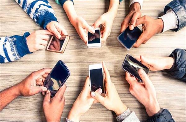 smartphones priced below rs 25 000 may become cheaper
