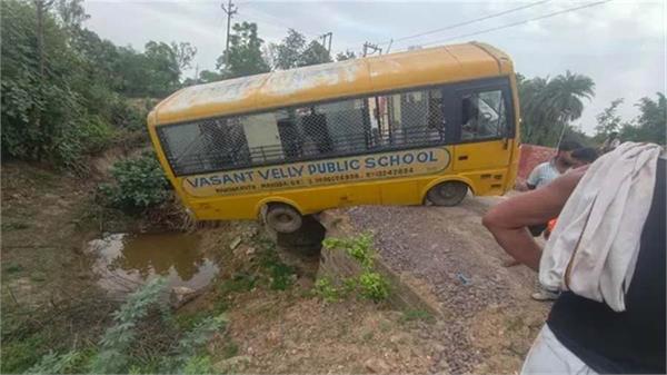 road accident private bus full of school children in hoshiarpur