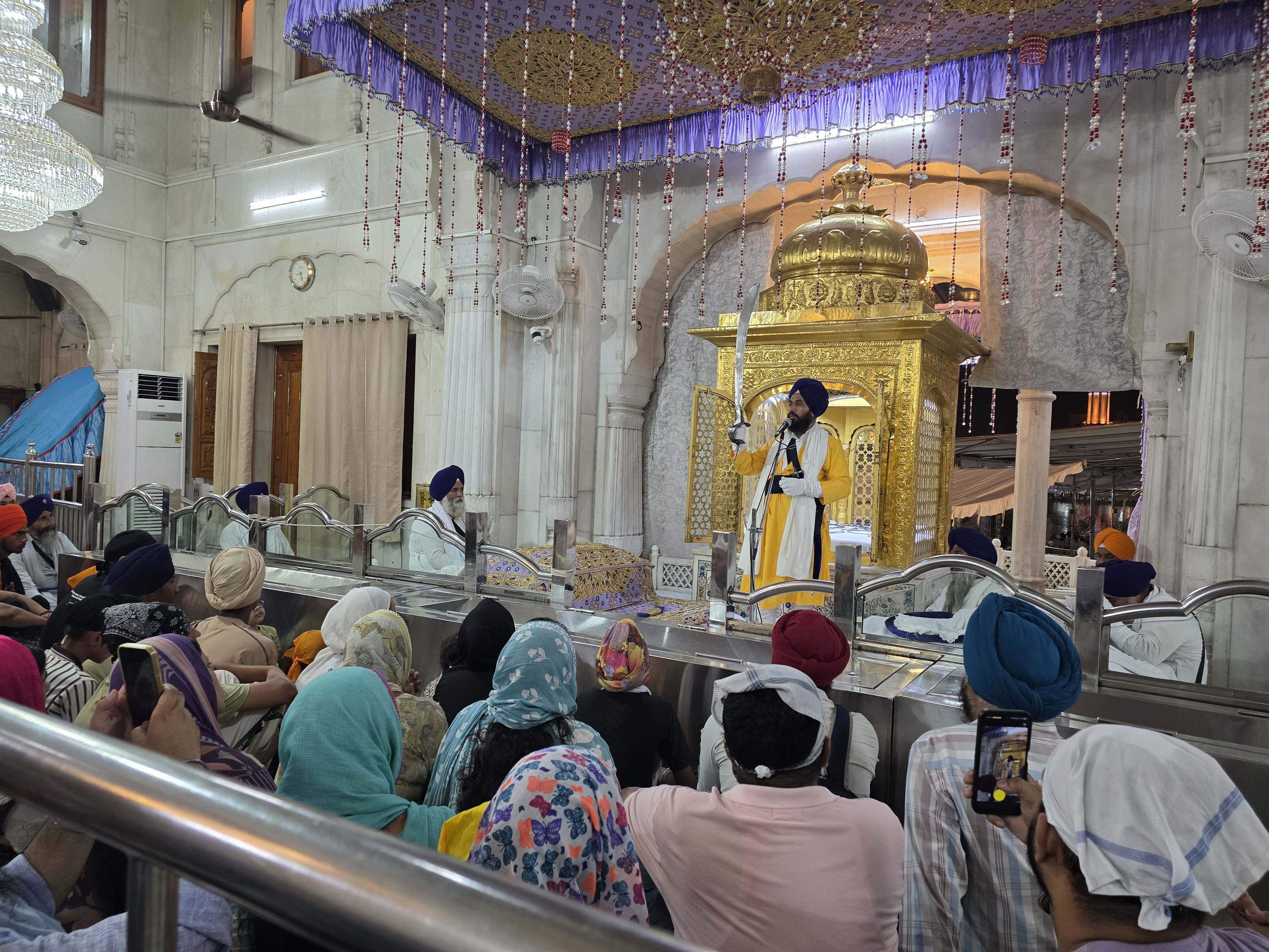 ਸ੍ਰੀ ਅਕਾਲ ਤਖਤ ਸਾਹਿਬ ਵਿਖੇ ਸੰਗਤਾਂ ਨੂੰ ਕਰਵਾਏ ਇਤਿਹਾਸਿਕ ਸ਼ਸਤਰਾਂ ਦੇ ਦਰਸ਼ਨ