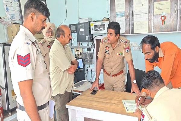 robbery at petrol pump at gunpoint