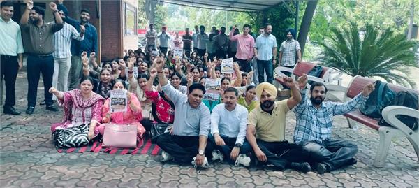 health services were disrupted by the staff of 85 mohalla clinics