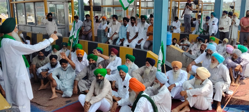 ਖਰੜ-ਮੋਰਿੰਡਾ ਹਾਈਵੇ ''ਤੇ ਸਥਿਤੀ ਟੋਲ ਪਲਾਜ਼ਾ ਕੀਤਾ ਗਿਆ ਫਰੀ, ਬਿਨਾਂ ਪਰਚੀ ਕਟਾਏ ਲੰਘੇ ਵਾਹਨ
