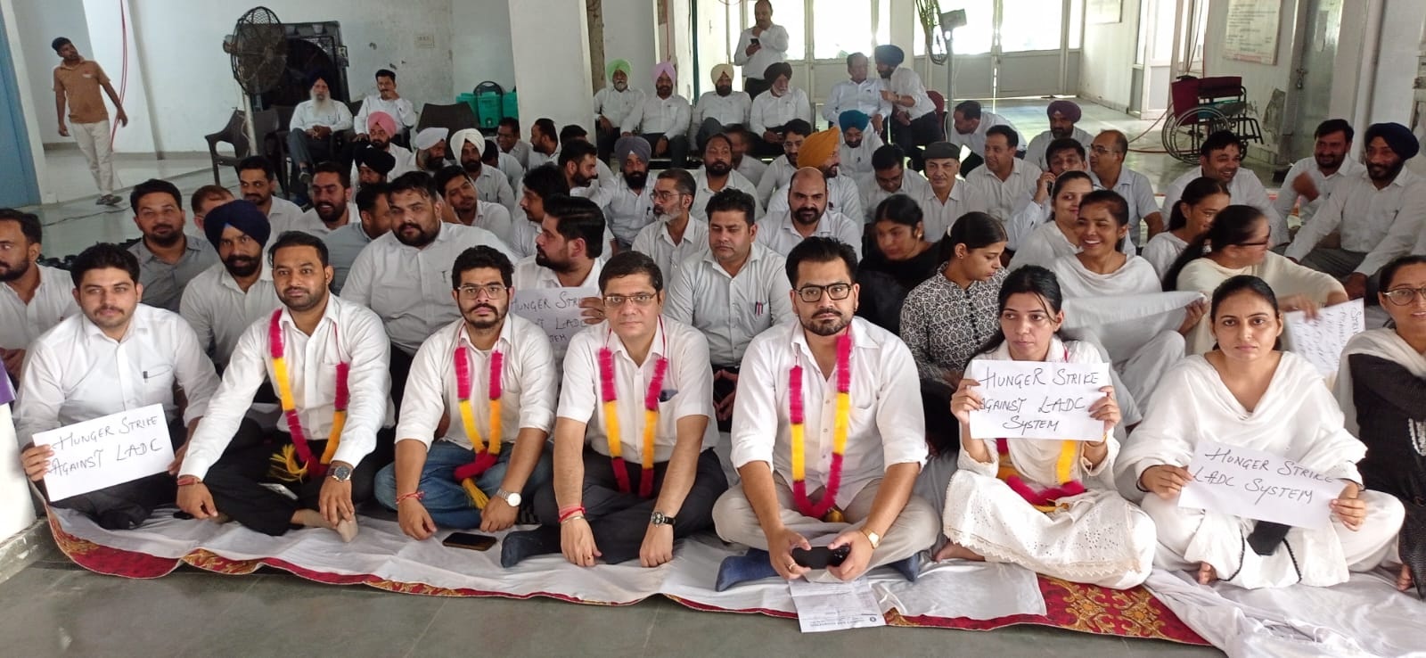 ਭੁੱਖ ਹੜਤਾਲ 'ਤੇ ਬੈਠੇ ਵਕੀਲ, LADC ਪ੍ਰਣਾਲੀ ਵਾਪਸ ਲੈਣ ਦੀ ਮੰਗ