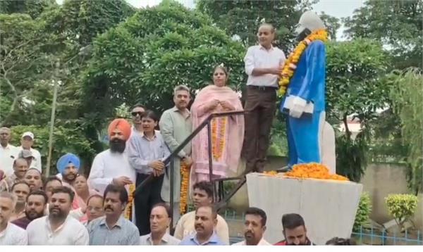 congress observes shaheed udham singh  s martyrdom day in jalandhar