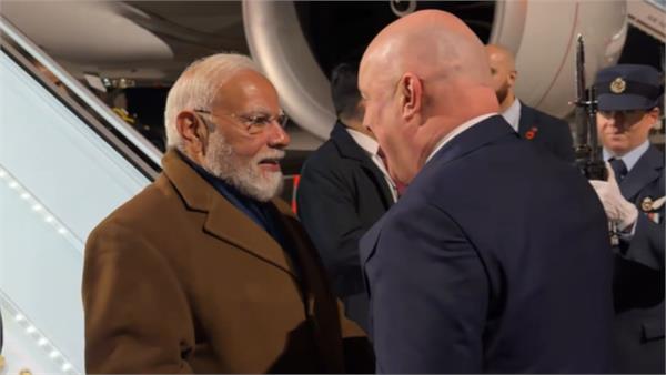 pm modi lands in auckland 
