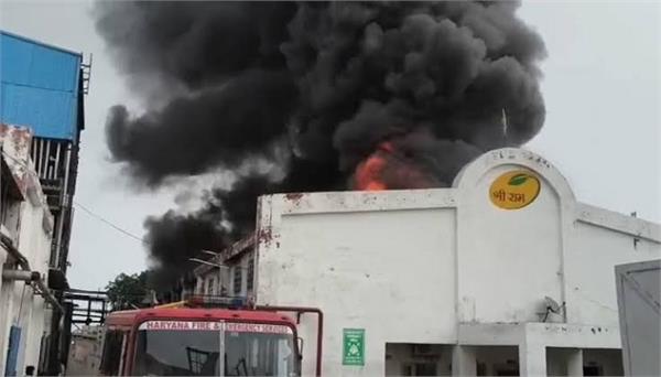 fertilizer factory  fire  smoke  haryana police  fire brigade