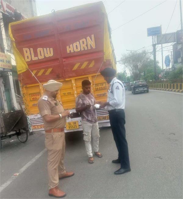 traffic police strict on heavy vehicles  441 challans issued