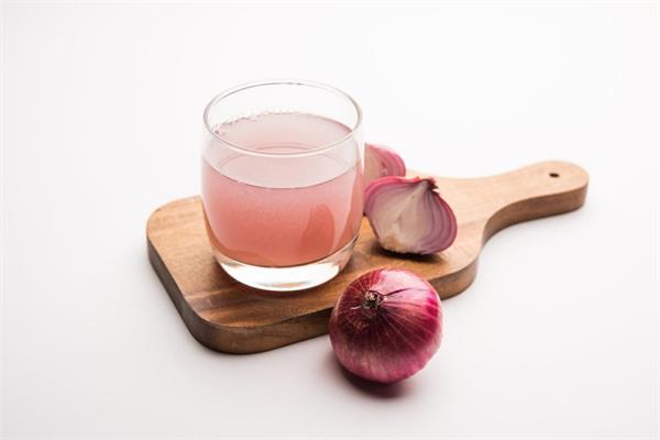 benefits of applying onion juice to hair