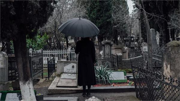 why is an umbrella needed during a funeral 
