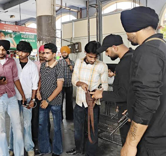 ਨਸ਼ਾ ਸਮੱਗਲਰਾਂ ਖ਼ਿਲਾਫ਼ ਪੁਲਸ ਦੀ ਵੱਡੀ ਸਰਗਰਮੀ, ਅੰਮ੍ਰਿਤਸਰ ਸ਼ਹਿਰ ਦੇ ਸਾਰੇ ਐਂਟਰੀ-ਐਗਜ਼ਿਟ ਪੁਆਇੰਟ ਕੀਤੇ ਸੀਲ