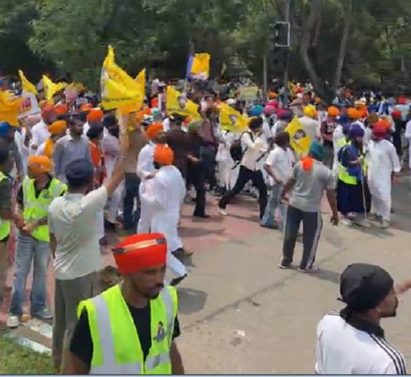 amritpal singh s supporters enter chandigarh