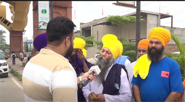 sgpc accused of sending guru granth sahib saroop to canada through containers