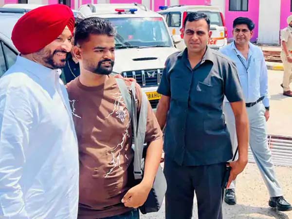 ਕੇਂਦਰੀ ਮੰਤਰੀ ਰਵਨੀਤ ਬਿੱਟੂ ਬੋਲੇ-ਨੀਟ ਪ੍ਰਦਰਸ਼ਨ ਕਾਂਗਰਸ ਨੇ ਕੀਤਾ ਹਾਈਜੈੱਕ