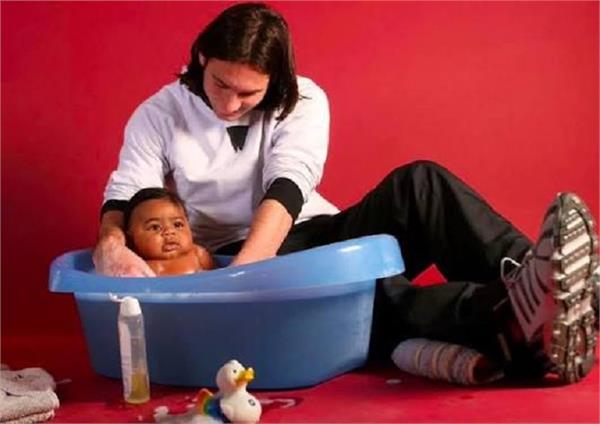 yamal the child who played in messi lap
