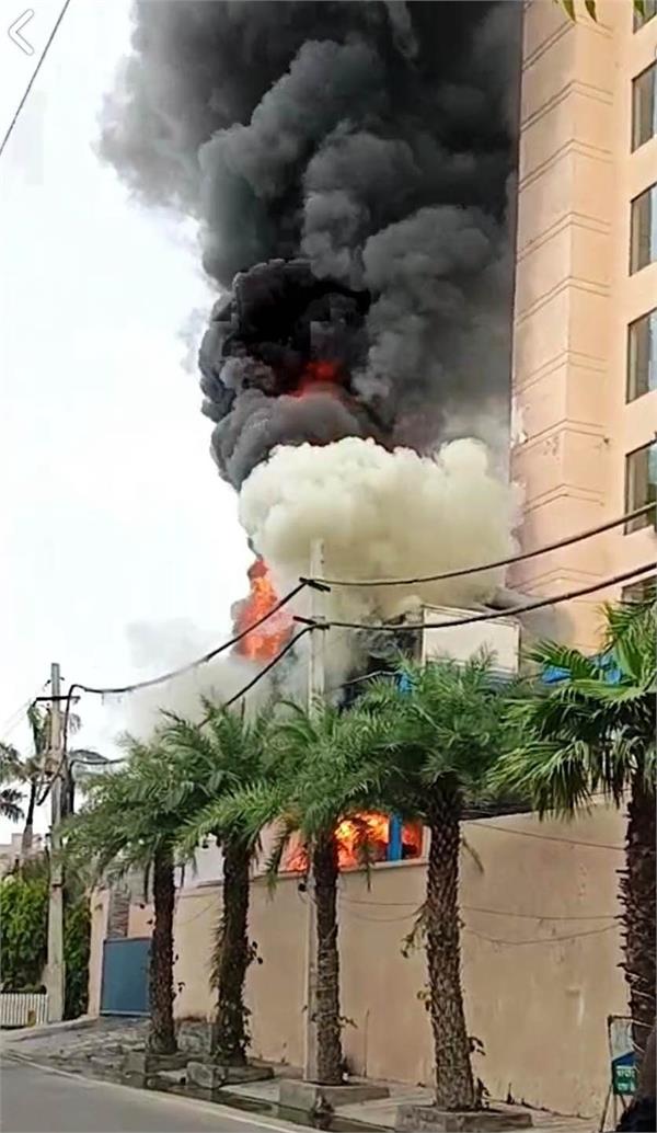 fire broke at hotel located in front of the police commissioner  s residence