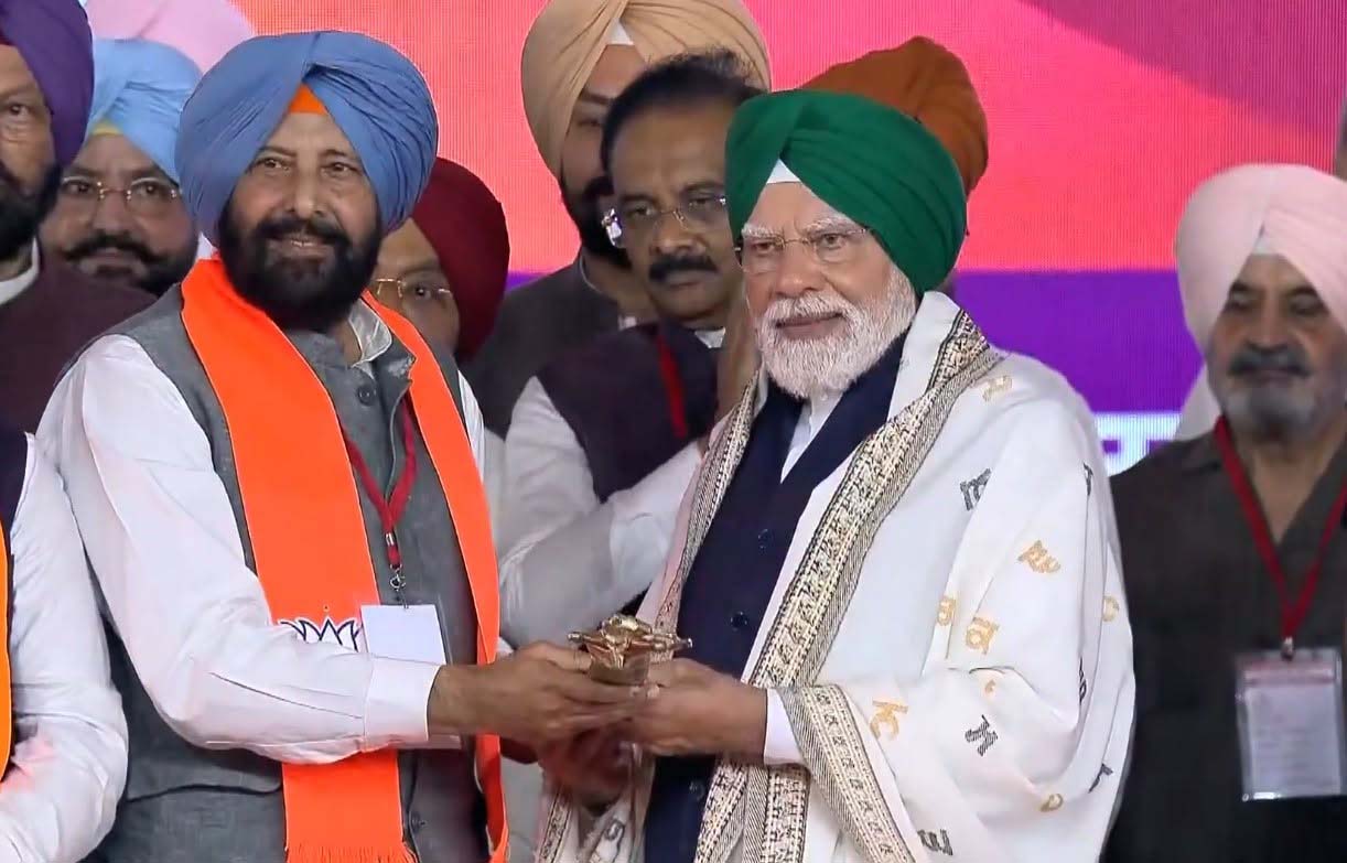 ਜਲੰਧਰ: ਹਰੇ ਰੰਗ ਦੀ ਦਸਤਾਰ ਸਜਾ ਕੇ ਸਟੇਜ਼ 'ਤੇ ਪਹੁੰਚੇ PM ਨਰਿੰਦਰ ਮੋਦੀ