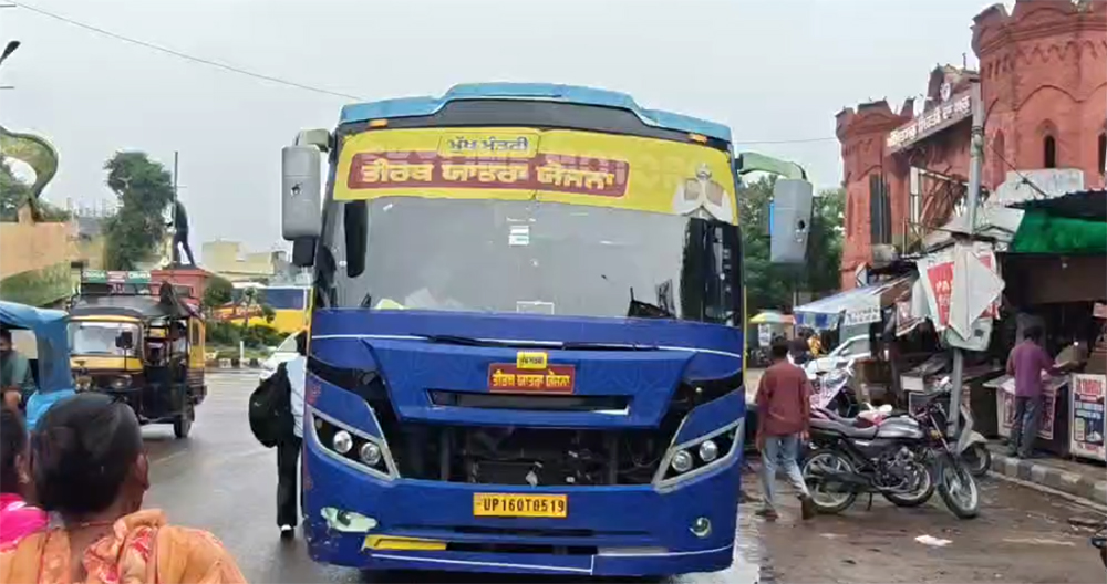 ਮੁੱਖ ਮੰਤਰੀ ਤੀਰਥ ਯਾਤਰਾ ਵਾਲੀ ਬੱਸ 'ਤੇ ਹਮਲਾ