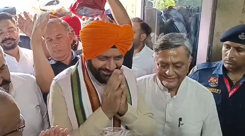 ਹਰਿਆਣਾ ਦੇ ਮੁੱਖ ਮੰਤਰੀ ਨਾਇਬ ਸਿੰਘ ਸੈਣੀ ਪਹੁੰਚੇ ਜਲੰਧਰ, ਪੀਯੂਸ਼ ਮੁਨੀ ਜੀ ਮਹਾਰਾਜ ਤੋਂ ਲਿਆ ਆਸ਼ੀਰਵਾਦ