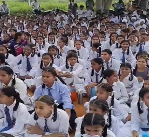 parents and children staged a protest by locking the school