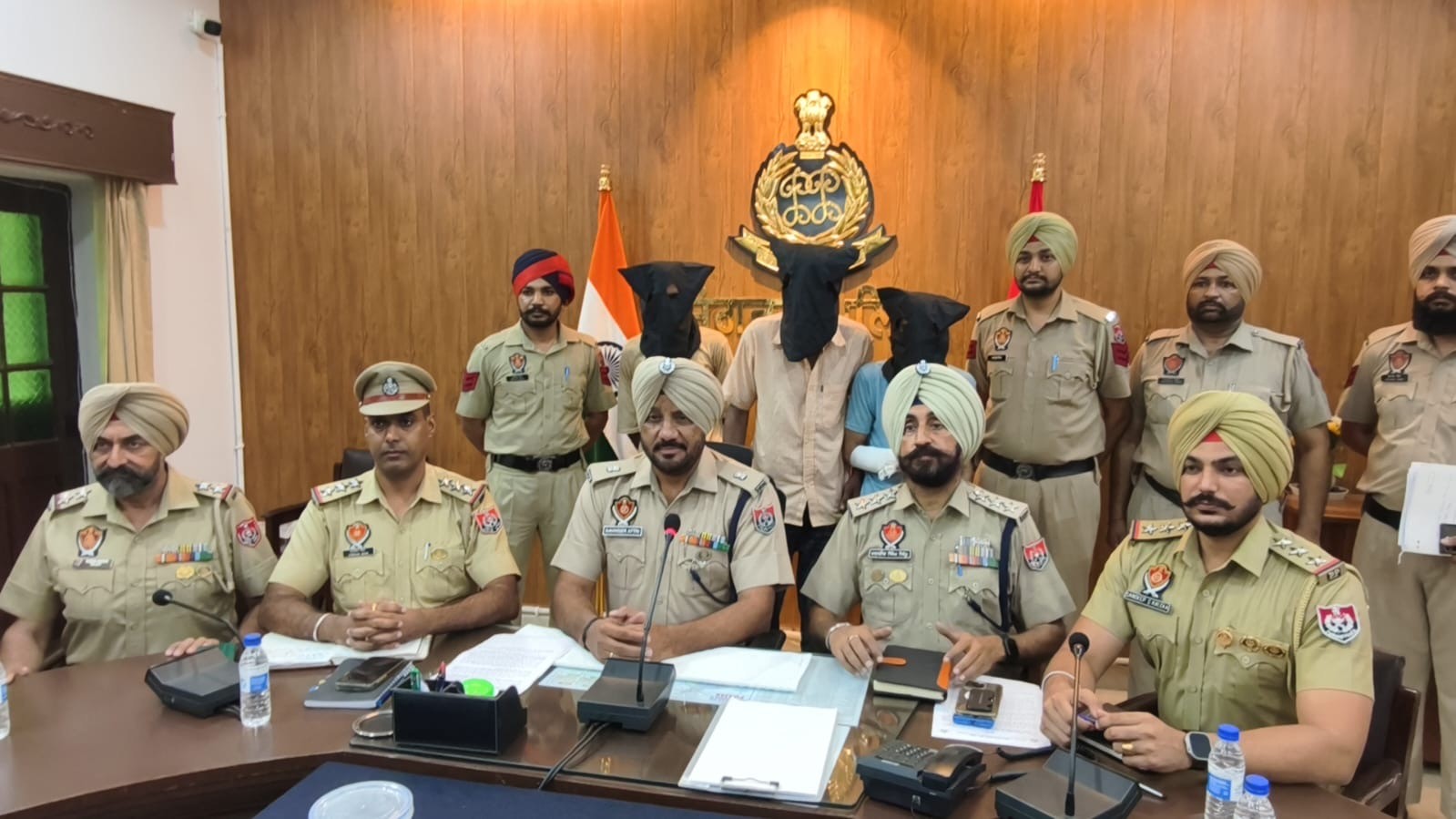 ਪ੍ਰਵਾਸੀ ਮਜ਼ਦੂਰਾਂ ਨੂੰ ਲੁੱਟਣ ਵਾਲੇ ਮੁਲਜ਼ਮ ਚੜ੍ਹੇ ਪੁਲਸ ਅੜਿੱਕੇ! 24 ਘੰਟਿਆਂ ''ਚ ਸੁਲਝਿਆ ਮਾਮਲਾ