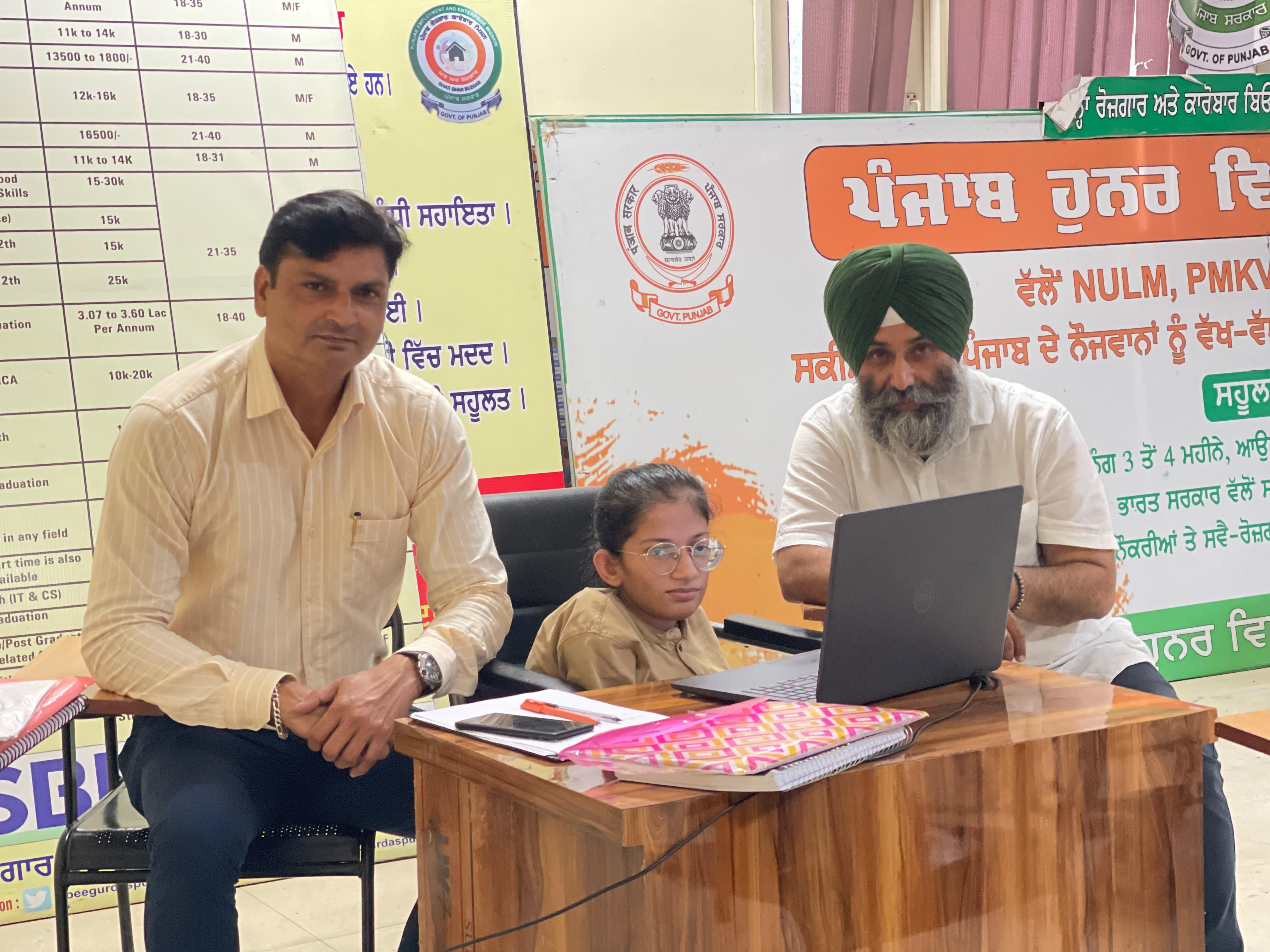 ਪਹਿਲੀ ਜਮਾਤ ਤੋਂ ਮਿਲੇ ਮਾਰਗਦਰਸ਼ਨ ਨੇ ਦਿੱਤੀ ਉਡਾਣ, ਦਿਵਿਆਂਗ ਕਾਜਲ ਦੀ ਕਹਾਣੀ ਨੌਜਵਾਨਾਂ ਲਈ ਬਣੀ ਪ੍ਰੇਰਣਾ