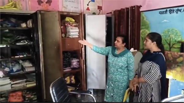 thieves clean their hands in government primary school singhowal