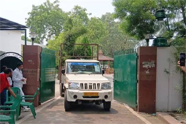rabri devi vacates 10 circular road house