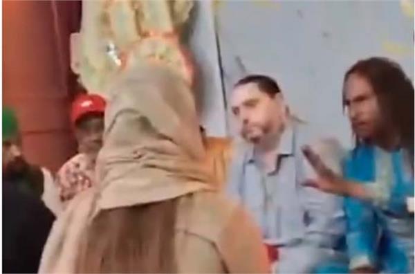 singer ritu nooran apologizes   kulle wali sarkar   over a controversial incident