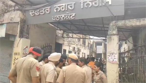 army schools in pathankot receive threat