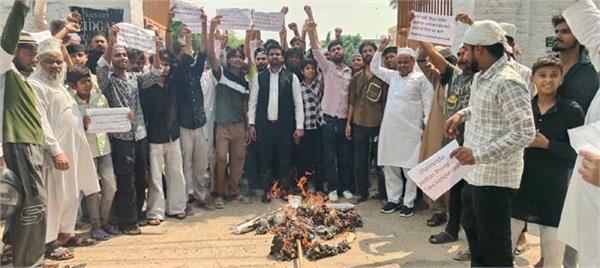 muslim organizations in punjab protest against the lathi charge on students