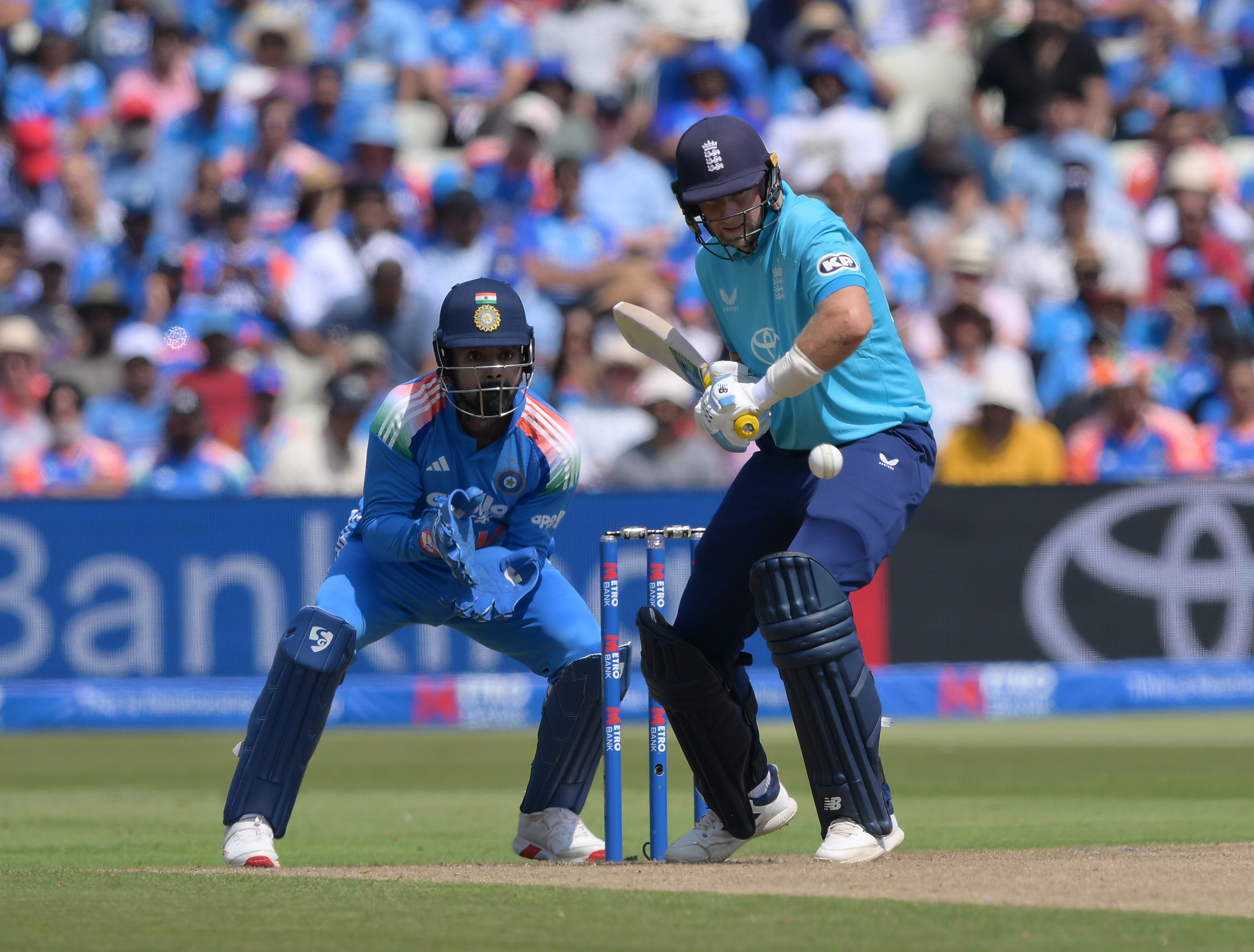 IND vs ENG 1st ODI: 258 ਦੌੜਾਂ ''ਤੇ ਢੇਰ ਹੋਈ ਇੰਗਲੈਂਡ ਦੀ ਟੀਮ, ਅਕਸ਼ਰ ਪਟੇਲ ਨੇ ਝਟਕਾਈਆਂ 4 ਵਿਕਟਾਂ