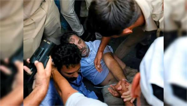 rahul gandhi and akhilesh yadav detained while marching towards pm house