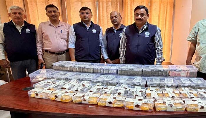 UP: ਰਿਟਾਇਰਡ ARTO ਦੇ ਘਰੋਂ ਮਿਲਿਆ 1.62 ਕਰੋੜ ਕੈਸ਼, 13kg ਸੋਨਾ ਤੇ 9 kg ਚਾਂਦੀ