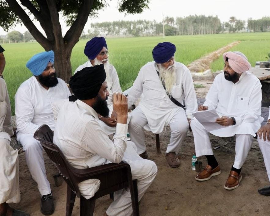 ਢਿੱਲੋਂ ਨੇ ਮੋਹਾਲੀ ਦੇ ਪਿੰਡ ਪੱਤੋਂ ਦੇ ਖੇਤਾਂ ''ਚ ਪਹੁੰਚ ਕੇ ਪੀੜਤ ਕਿਸਾਨਾਂ ਦਾ ਦਰਦ ਸੁਣਿਆ