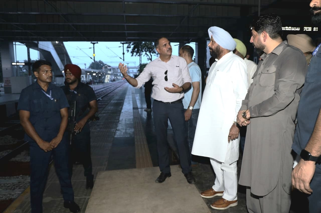 PM ਮੋਦੀ ਦੀ ਫੇਰੀ ਦੇ ਪ੍ਰਬੰਧਾਂ ਦਾ ਜਲੰਧਰ ''ਚ ਕੇਵਲ ਸਿੰਘ ਢਿੱਲੋਂ ਨੇ ਲਿਆ ਜਾਇਜ਼ਾ