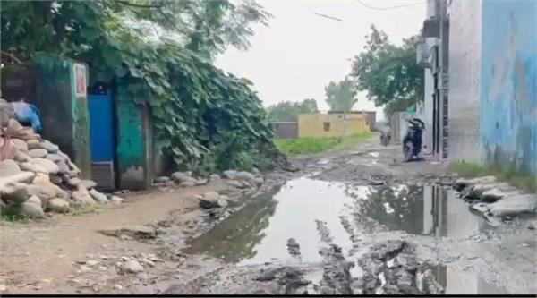the village situated on the border of jammu and kashmir and punjab