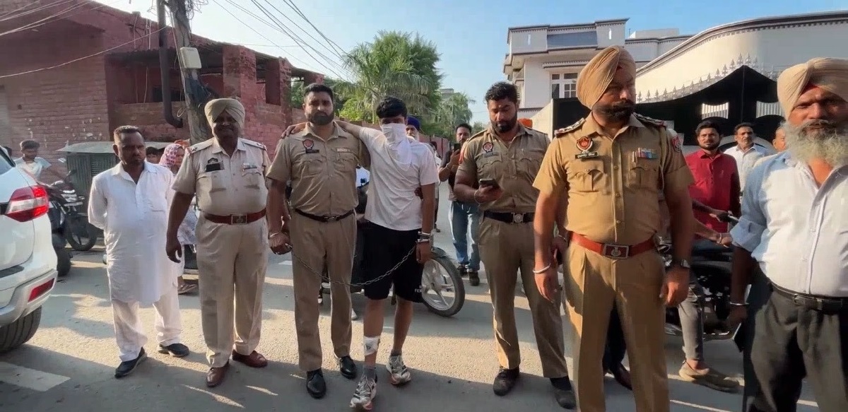ਬਟਾਲਾ ਦੇ ਨਿੱਜੀ ਹਸਪਤਾਲ ’ਤੇ ਫਾਇਰਿੰਗ ਕਰਨ ਵਾਲੇ ਮੁੱਖ ਸ਼ੂਟਰ ਸਣੇ 3 ਕਾਬੂ, ਪੁਲਸ ਨੇ ਮੌਕੇ ’ਤੇ ਕਰਵਾਈ ਸ਼ਨਾਖਤ