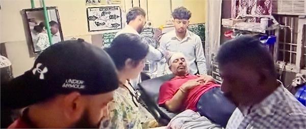masked men hit a contract worker on head with a bottle and robbed