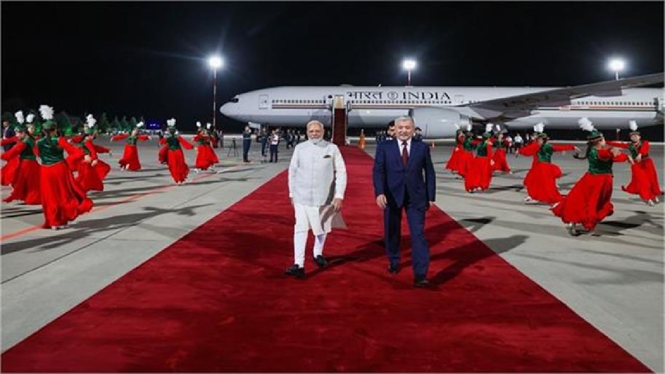 ਕਿਰਗਿਸਤਾਨ ਪਹੁੰਚੇ PM ਮੋਦੀ, SCO ਸਿਖਰ ਸੰਮੇਲਨ ''ਚ ਲੈਣਗੇ ਹਿੱਸਾ, ਏਅਰਪੋਰਟ ''ਤੇ ਹੋਇਆ ਸ਼ਾਨਦਾਰ ਸਵਾਗਤ