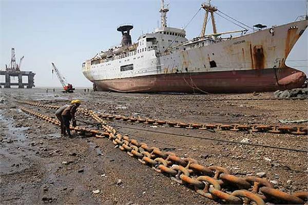 major accident at shipbreaking yard in bangladesh