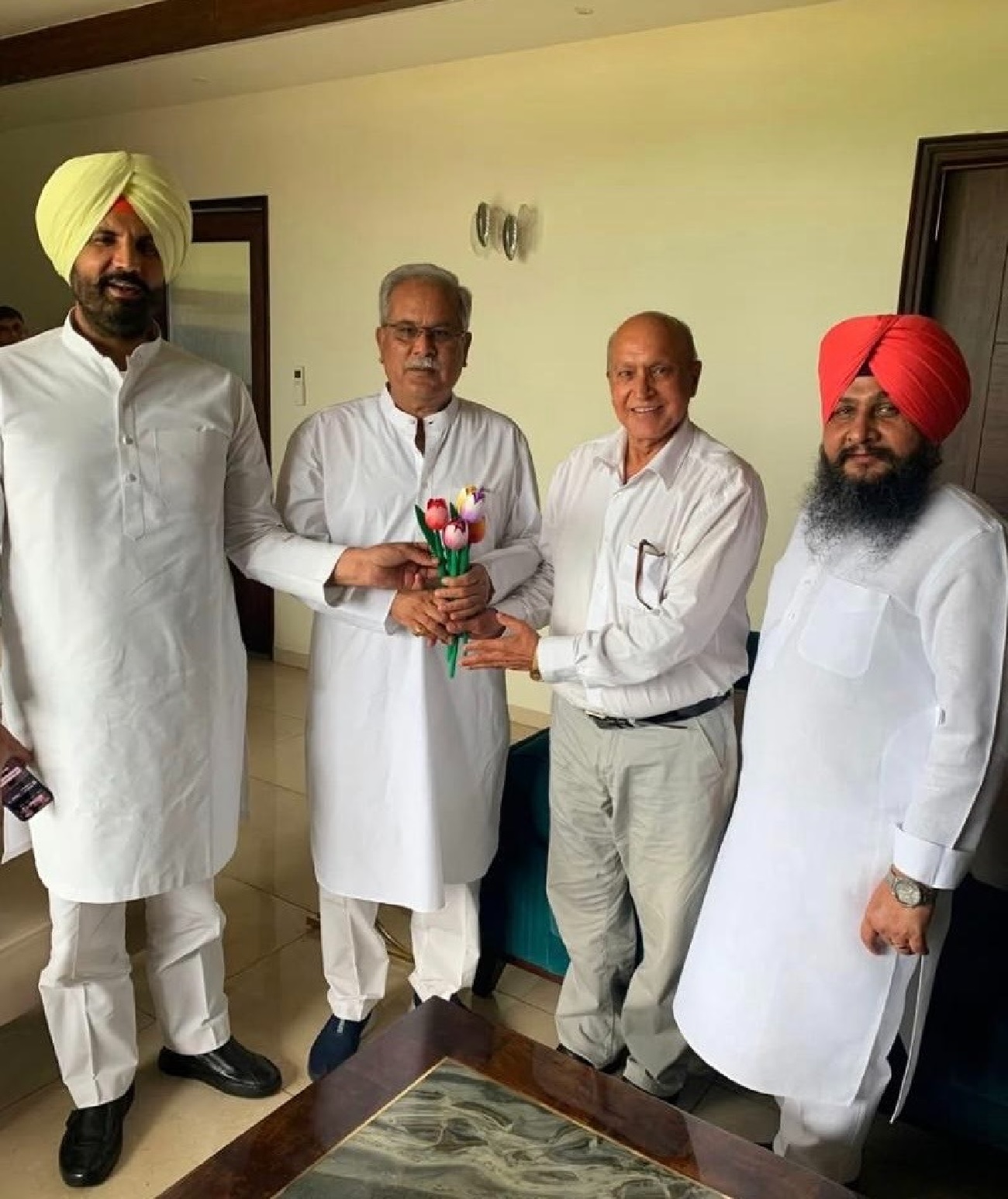 ਕਾਂਗਰਸ ਹੀ ਦੇਸ਼ ਨੂੰ ਜਾਤ-ਪਾਤ ਤੇ ਕੱਟੜਤਾ ਤੋਂ ਉੱਪਰ ਉੱਠ ਕੇ ਵਿਕਾਸ ਦੇ ਰਾਹ ''ਤੇ ਲਿਜਾ ਸਕਦੀ ਹੈ: ਸੁਰਿੰਦਰ ਸਿੰਘ ਰਾਣਾ