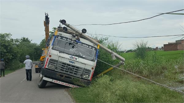 accident averted in gurdaspur