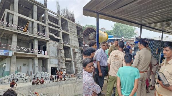shuttering of under construction building falls in vrindavan