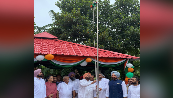 ਪੰਜਾਬ ਭਾਜਪਾ ਦਫ਼ਤਰ ’ਚ ਮਨਾਇਆ ਆਜ਼ਾਦੀ ਦਿਹਾੜਾ, ਕੇਵਲ ਸਿੰਘ ਢਿੱਲੋਂ ਨੇ ਲਹਿਰਾਇਆ ਤਿਰੰਗਾ