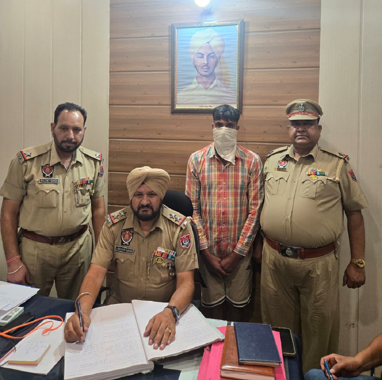 ਕਤਲ ਮਾਮਲੇ ’ਚ ਲੋੜੀਂਦਾ ਚੱਲ ਰਿਹਾ ਮੁਲਜ਼ਮ ਮੋਗਾ ਤੋਂ ਕਾਬੂ, ਪਿੰਡ ਵਾਸੀਆਂ ਦੇ ਹੰਗਾਮੇ ਦੇ ਬਾਵਜੂਦ ਪੁਲਸ ਨੇ ਦਬੋਚਿਆ