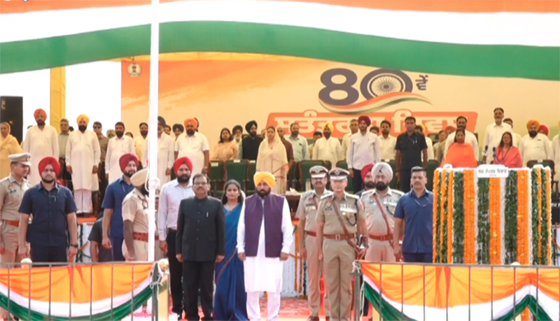 ਆਜ਼ਾਦੀ ਦਿਹਾੜੇ ਮੌਕੇ CM ਮਾਨ ਨੇ ਫਿਰੋਜ਼ਪੁਰ ''ਚ ਲਹਿਰਾਇਆ ਤਿਰੰਗਾ, ਵਿਰਾਸਤੀ ਕੰਪਲੈਕਸ ਬਣਾਉਣ ਦਾ ਐਲਾਨ
