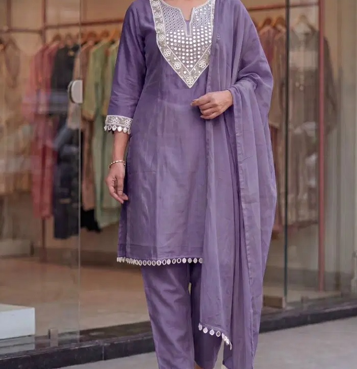 ਹੈਵੀ ਐਂਬ੍ਰਾਇਡਰੀ ਵਾਲੇ ਕੁੜਤੀ ਬਾਟਮ ਸੈੱਟ ਬਣੇ ਮੁਟਿਆਰਾਂ ਦੇ ਫੇਵਰੇਟ