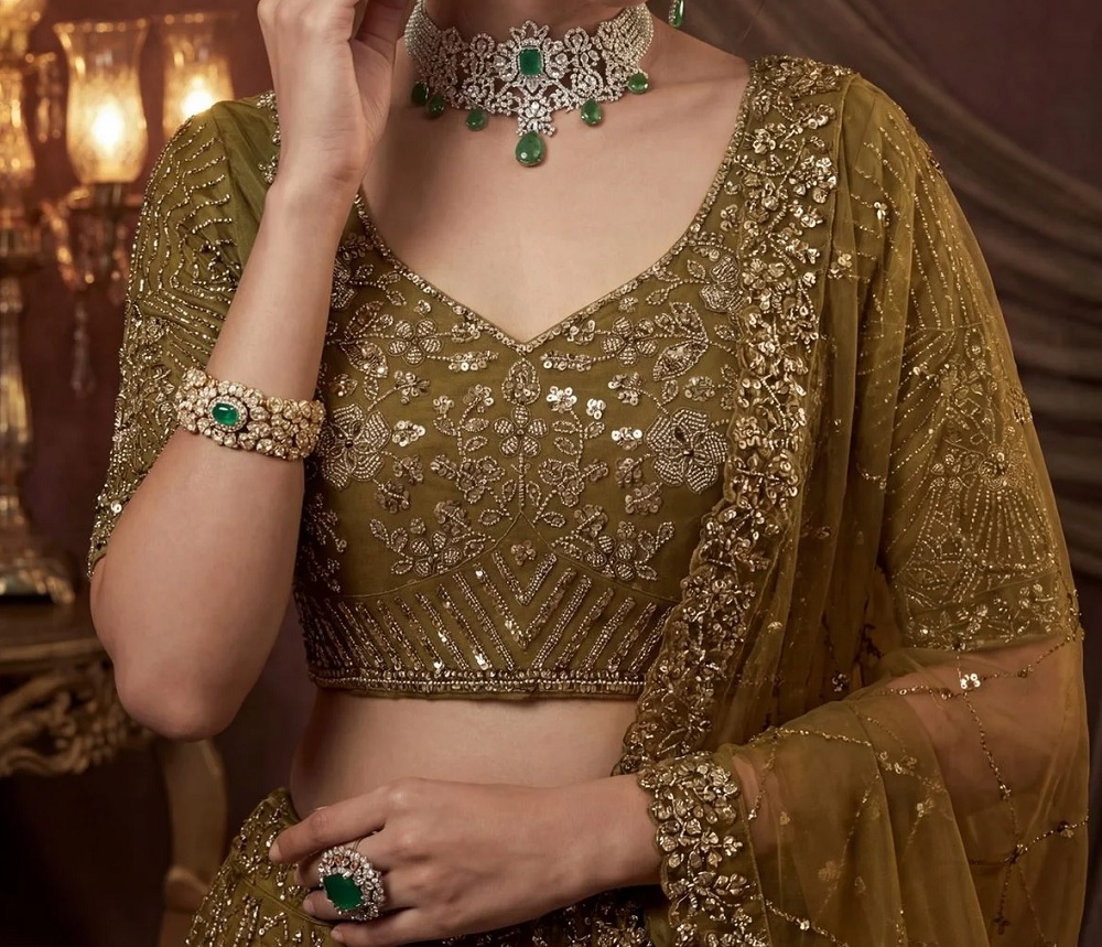 ਹੈਵੀ ਵਰਕ ਵਾਲੇ ਆਊਟਫਿਟਸ ਬਣੇ ‘ਵੈਡਿੰਗ ਲੁੱਕ’ ਲਈ ਮੁਟਿਆਰਾਂ ਦੀ ਪਹਿਲੀ ਪਸੰਦ